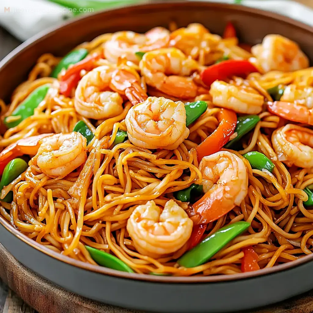 Shrimp Lo Mein With Red And Green Pepper