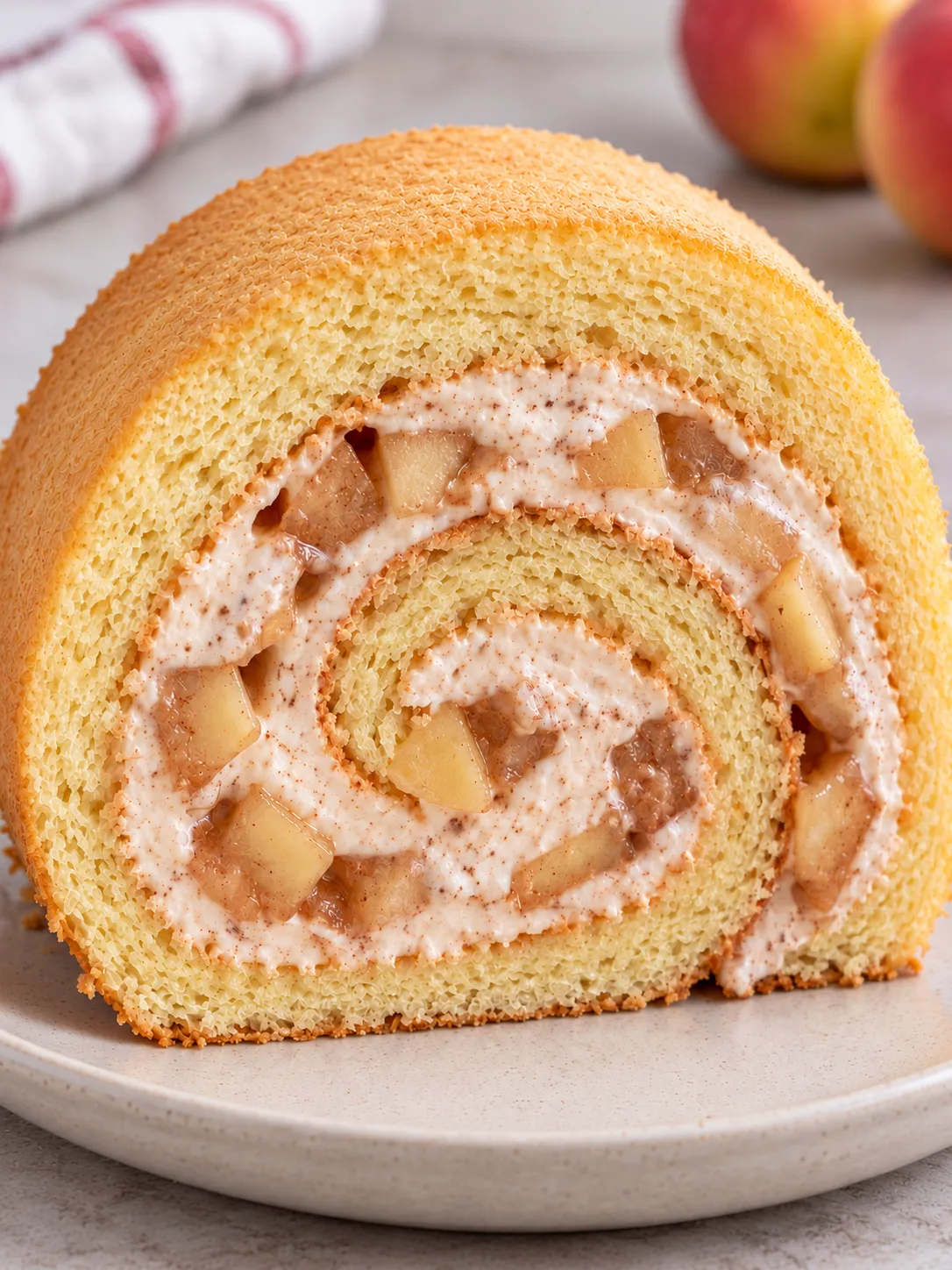 Sponge roll with cinnamon and apple
