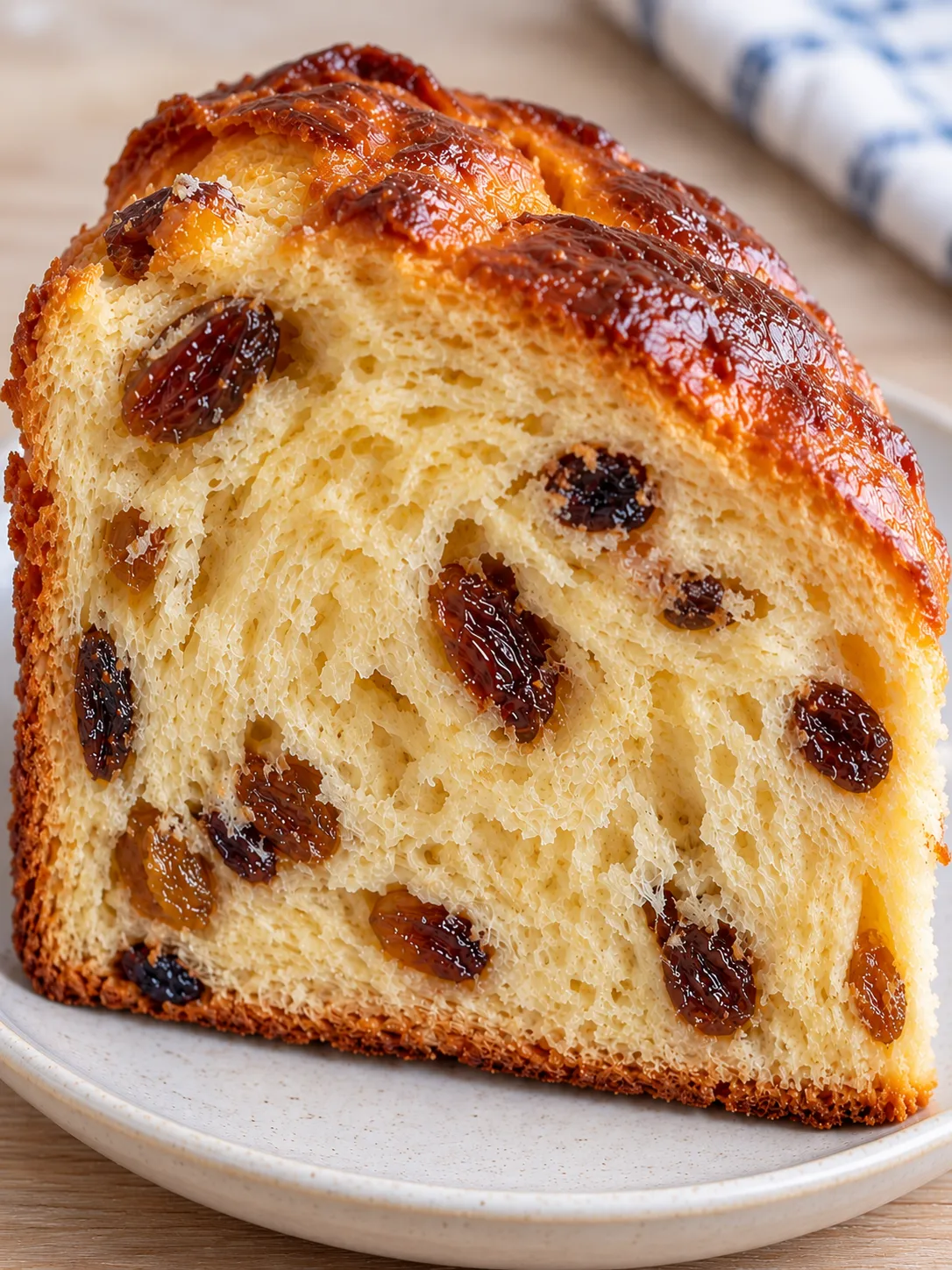 Sweet yeast cake with vanilla and raisins